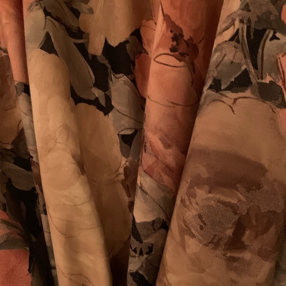 Beautiful custom lined drapes. Non smoking home. Sold as a pair. - Picture 5 of 6